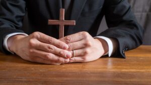 キリスト教の礼拝設備がある介護施設：信仰と生活を支える選び方と実例