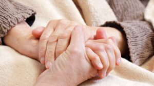 特定施設指定の有料老人ホームとは？制度・費用・サービスのメリットを解説