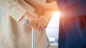 堺市で一人暮らしの親が心配な方へ！老人ホームの種類や選び方と生活相談ガイド