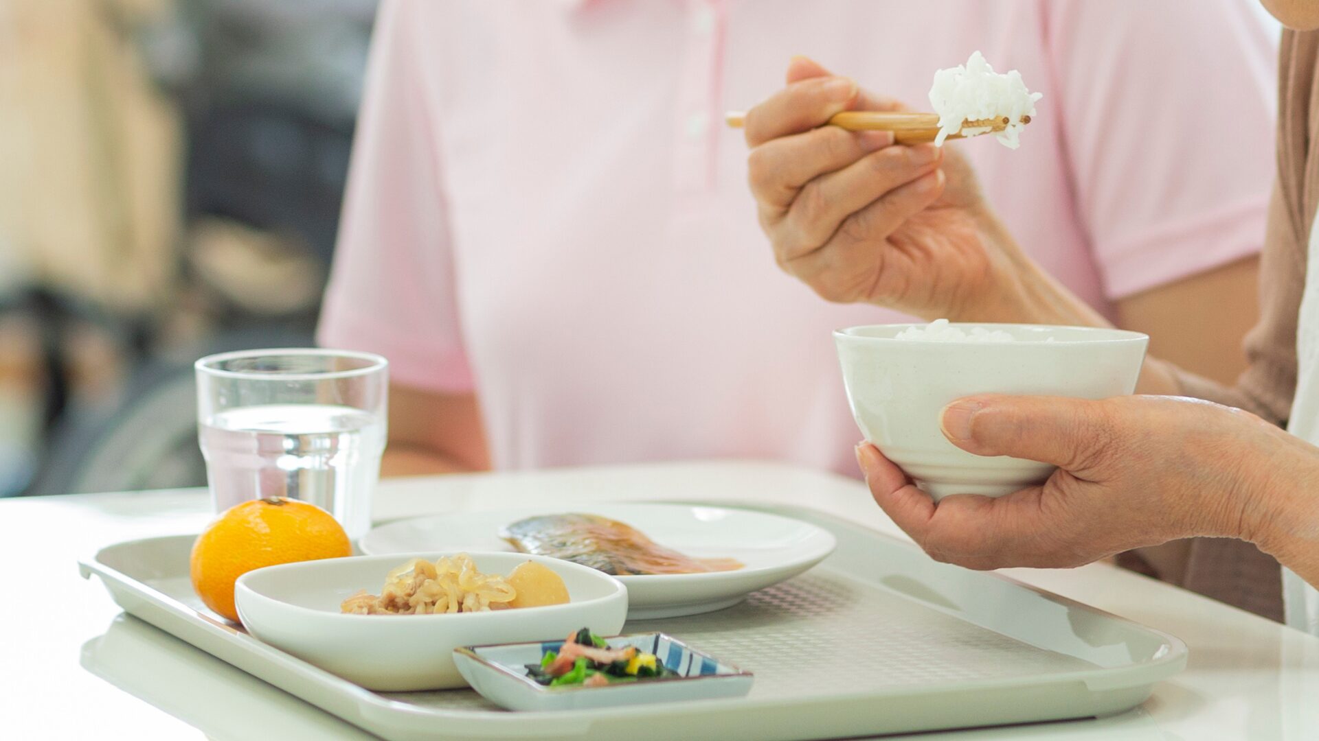 堺市で「食事が美味しい」と評判の有料老人ホーム｜試食見学のチェックポイント